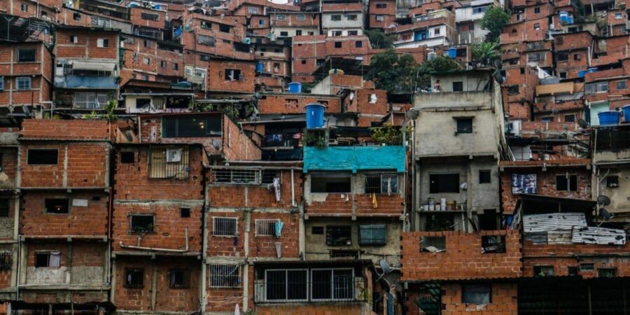 La pobreza no es un problema económico. Video columna #31