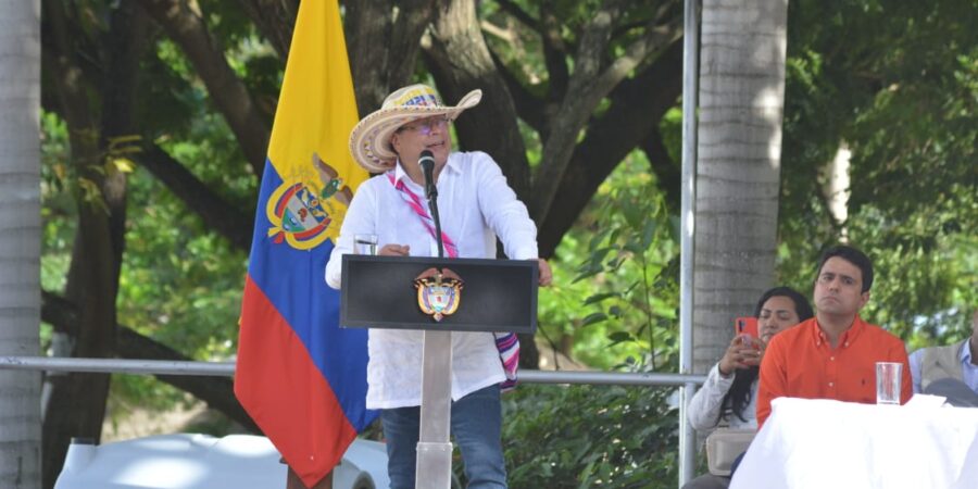 “Llegó la hora de cambiar” Gustavo Petro.