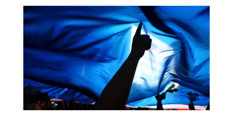 Decadencia del discurso, y de la democracia.